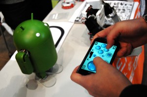 Androidで操作するドロイド