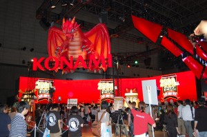 コナミブースではドラゴンコレクションがかなり目立っていた コナミブースではドラゴンコレクションがかなり目立っていた