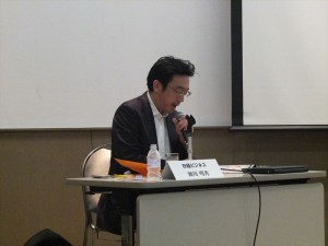 司会の瀬川氏 司会の瀬川氏