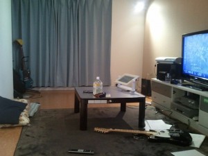 とある開発スタッフの住んでいる部屋。