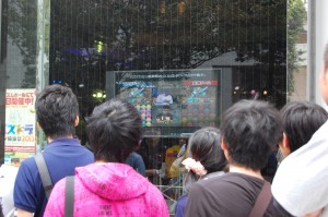 入場待ちのユーザで溢れかえる大盛況。