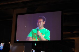 マックスむらい氏は会場の外のファンにも声をかけていました。