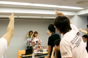 ポスター争奪じゃんけん大会の様子 ポスター争奪じゃんけん大会の様子