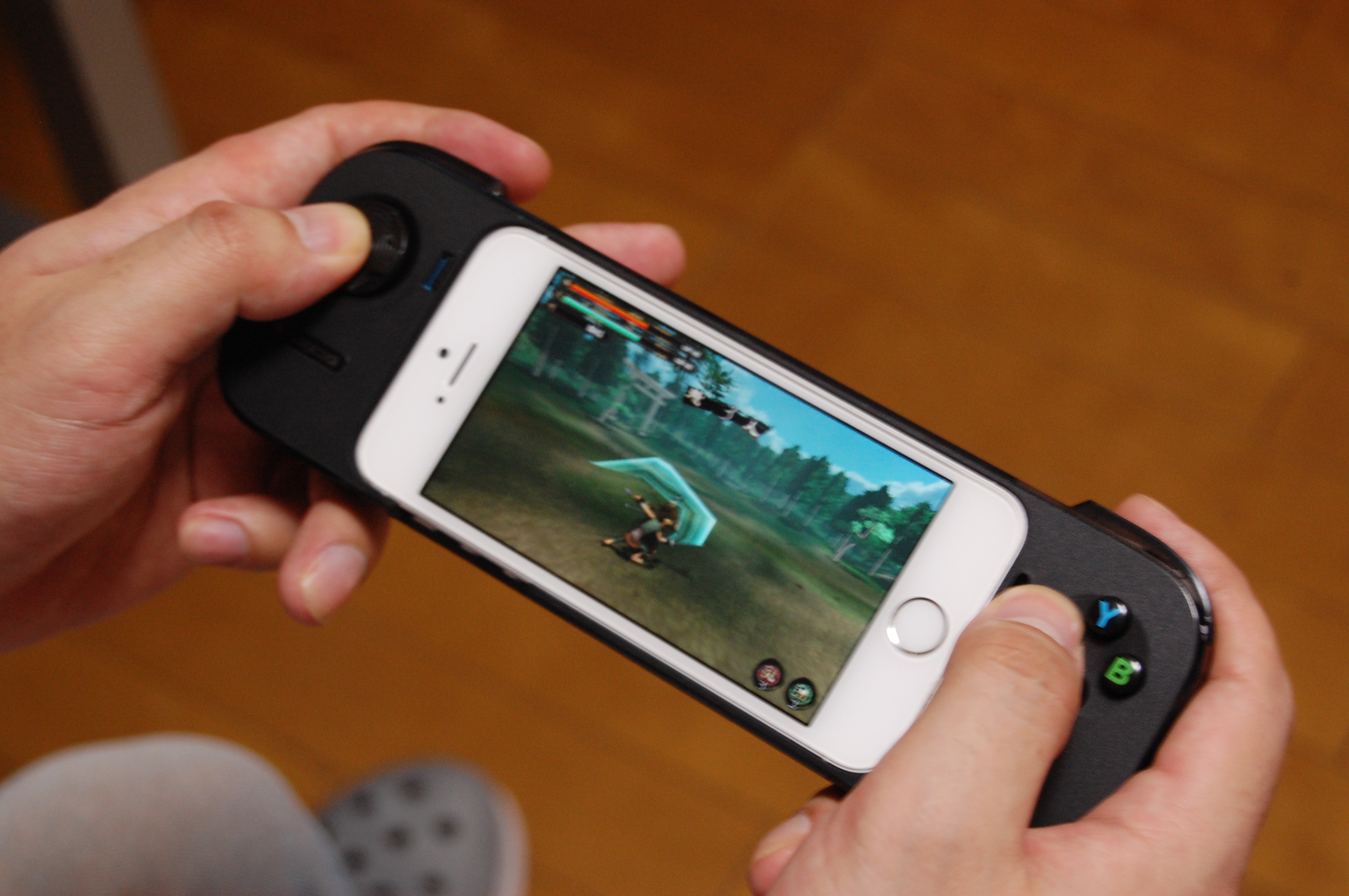 「Logicool® G550 Powershell controller + battery」のようなスマートフォン向けゲームパッドにも対応！
