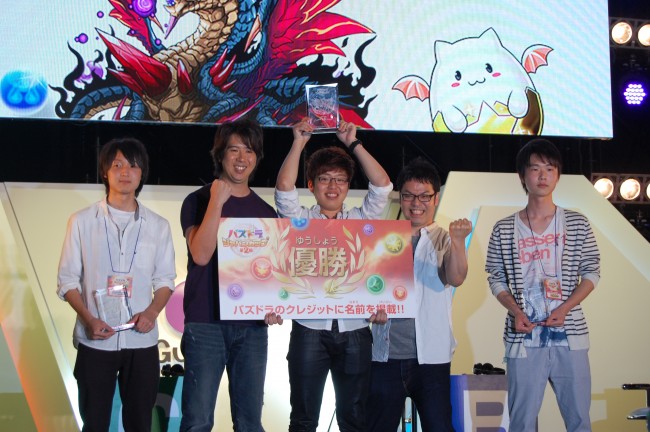 左から2位のありしあ選手、森下社長、1位ののっぴ選手、山本P、3位のだっしー選手。