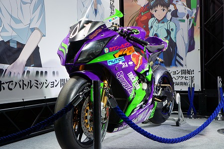 初号機をモチーフとしたバイクデザイン。