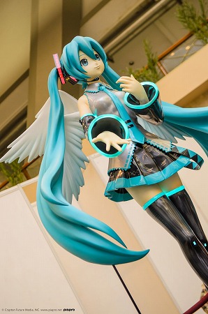 ブースには等身大のミクのフィギュアが！インパクト大です！