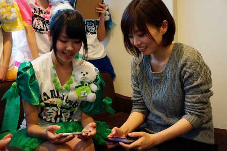 丁寧に『アイパラ！』の遊び方を教えてくれました！