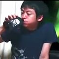 毒飲んだらダメですよ!ツッコミもボケも面白い実写ツッコミアプリ「ツッコマニア」の画像