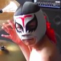 聖剣伝説メドレーを激しく叩いてみた！覆面超絶ドラマー「ダイナ四」の熱すぎるドラム演奏の画像