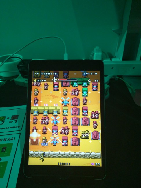 タップ＆フリックで敵を倒すシューティングゲーム