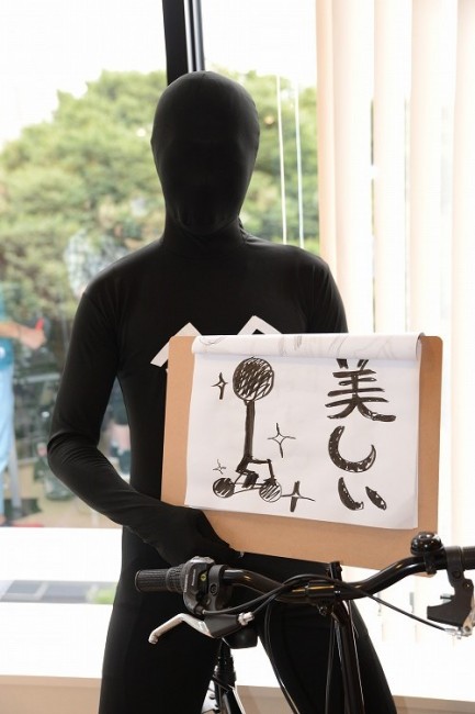 光で少し顔の形が分かるのが怖い。