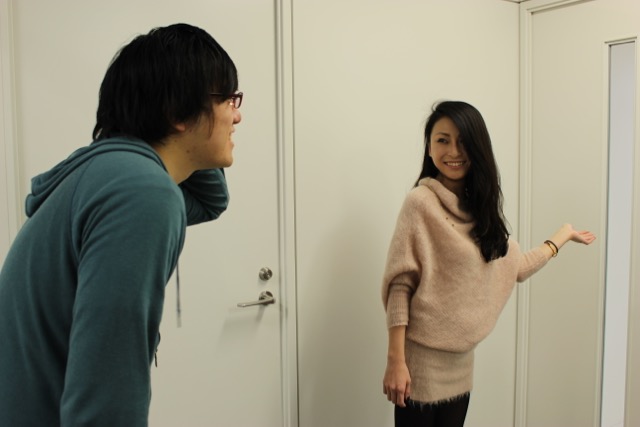 ライターさんを優しく案内する親切な寺尾さん