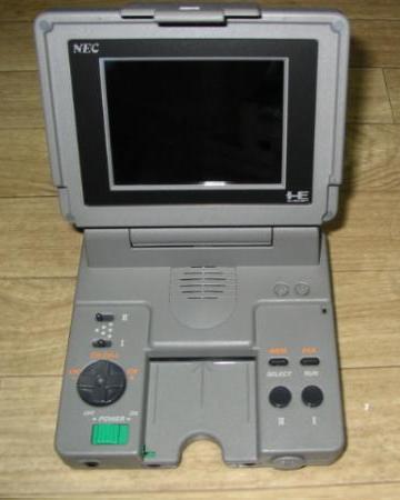 画像出典：https://commons.wikimedia.org/wiki/File:PC_Engine_LT.jpg