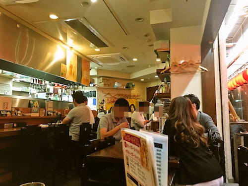 ビジネス街の真ん中にお店はあります。