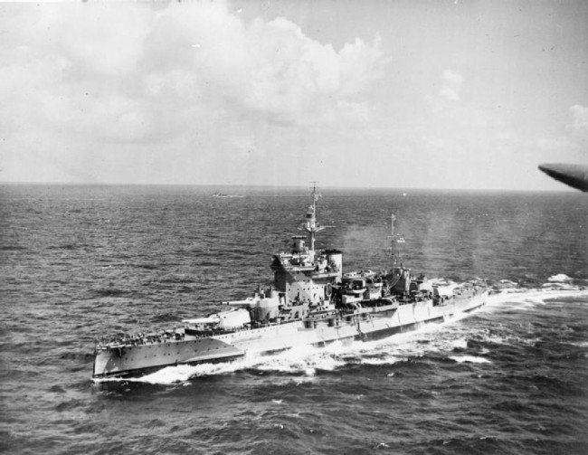 ウォースパイト (戦艦) 画像出典：https://ja.wikipedia.org/wiki/ウォースパイト_(戦艦)