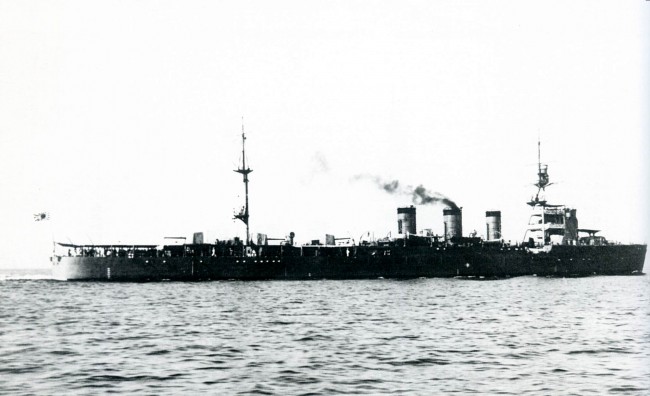 画像出典：https://ja.wikipedia.org/wiki/名取_(軽巡洋艦)