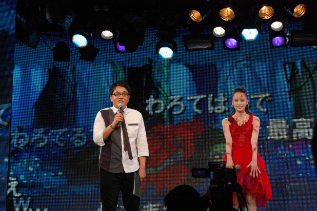 ギガントミカゾンビにあわせてゾンビ姿で登場した中島さん。メイクは3時間近くかかったそう。