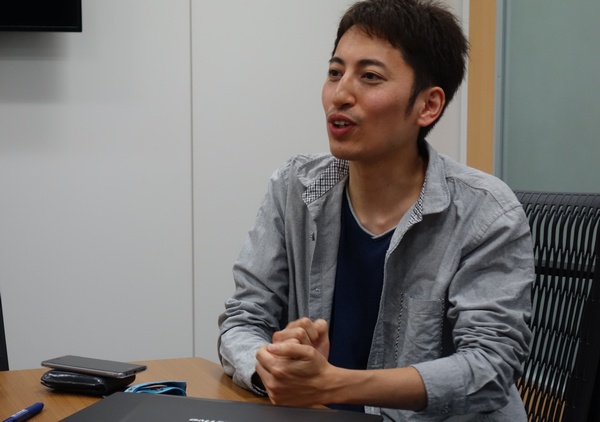 石塚氏。「宇野さんが忙しく、時間が取れないこともしばしば。」と語る。