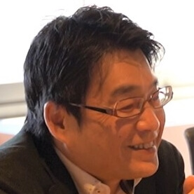 左近充さん